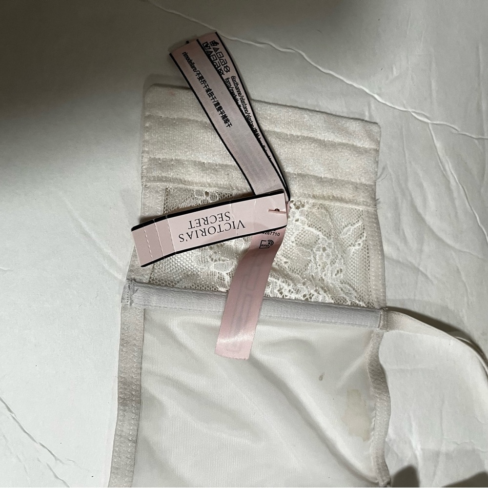 Victoria's Secret White Lace Corset Bra - Picture 6 of 6